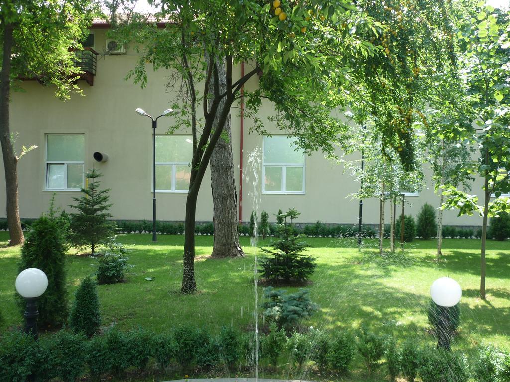 Hotel Baneasa Parc Bucarest Exterior foto