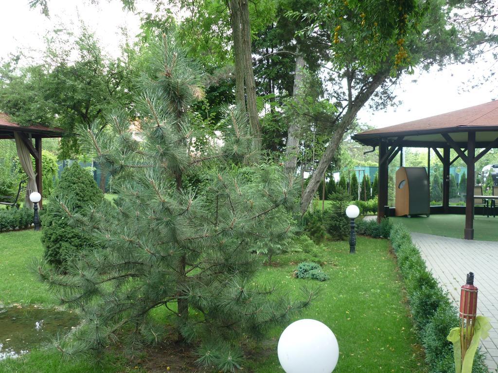 Hotel Baneasa Parc Bucarest Exterior foto