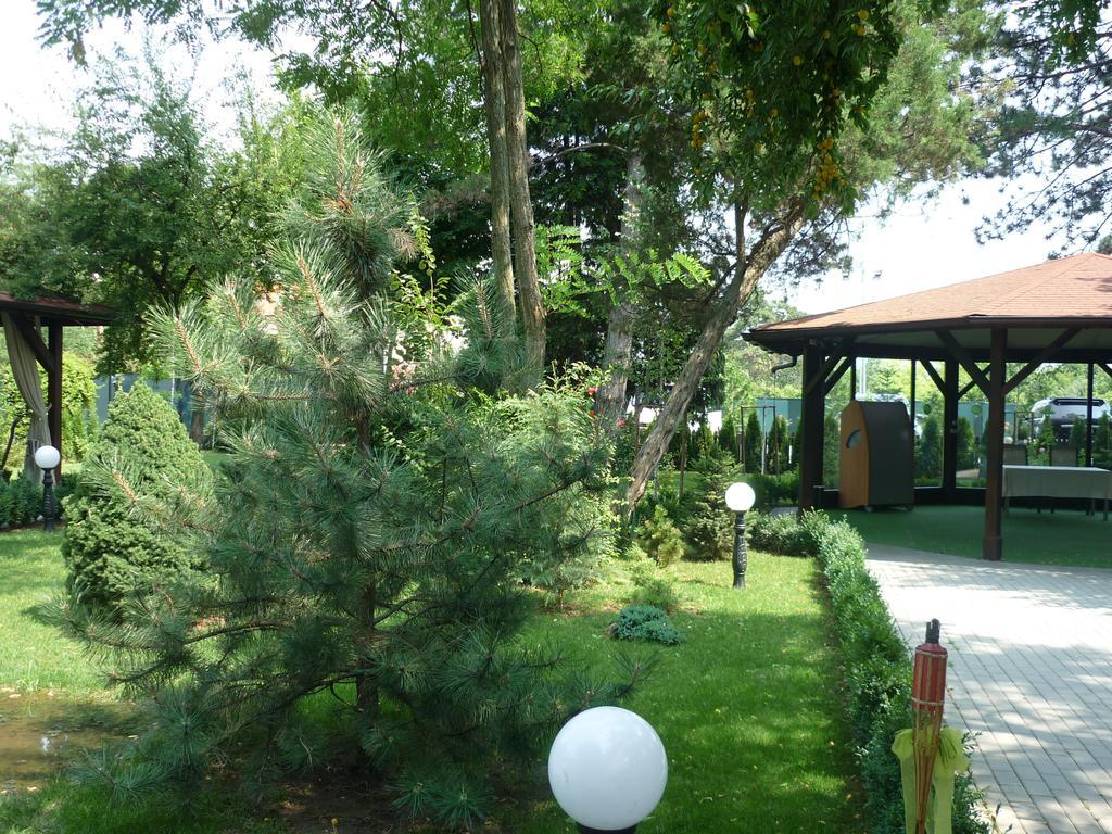Hotel Baneasa Parc Bucarest Exterior foto