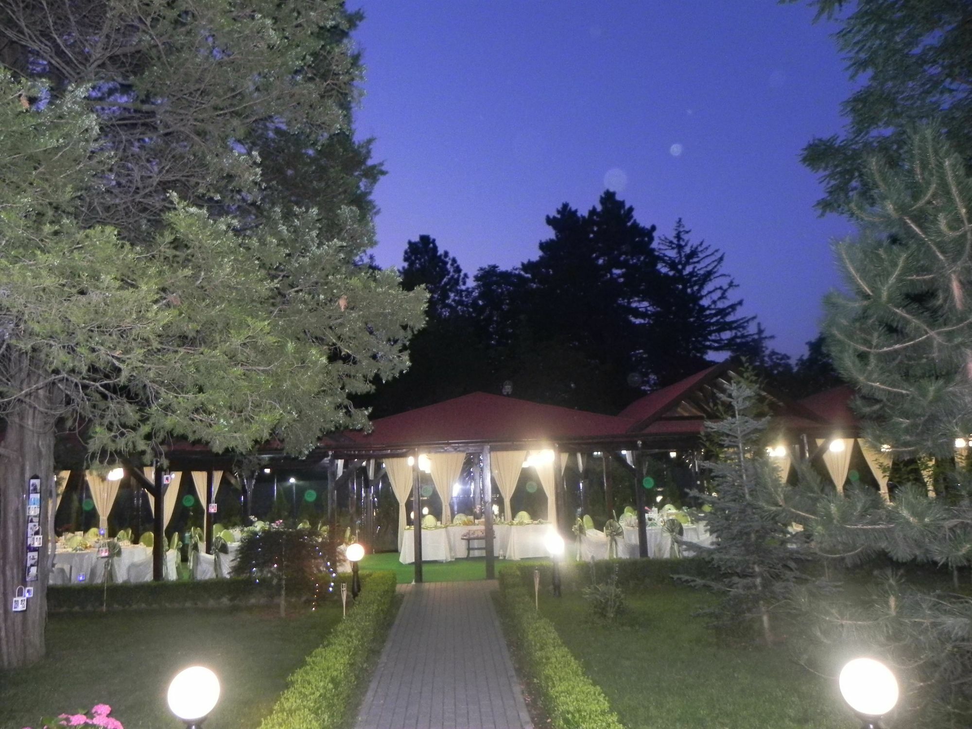 Hotel Baneasa Parc Bucarest Exterior foto